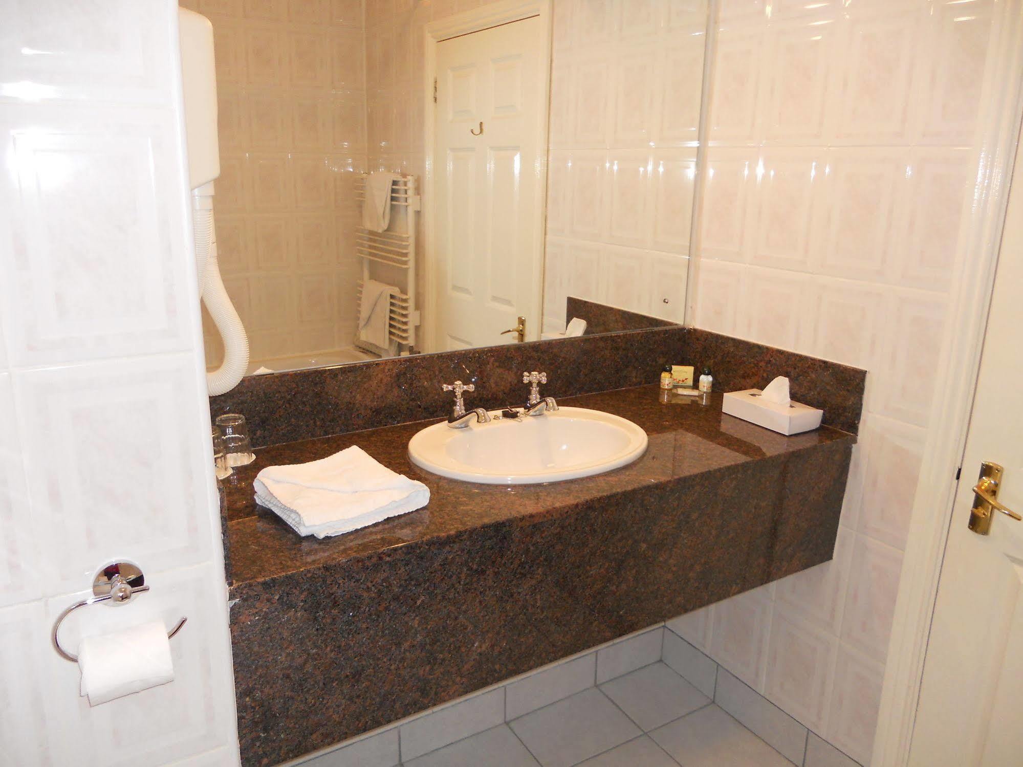 The Rhu Glenn Hotel Waterford Ngoại thất bức ảnh